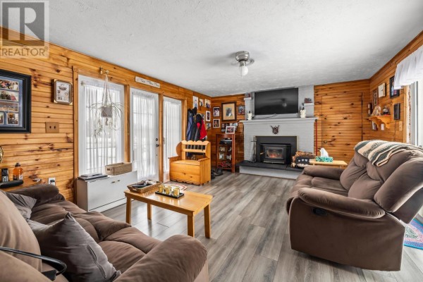 Bath (# pieces 1-6) - 467 Route 2, Souris West, PE C0A2B0 Photo 4