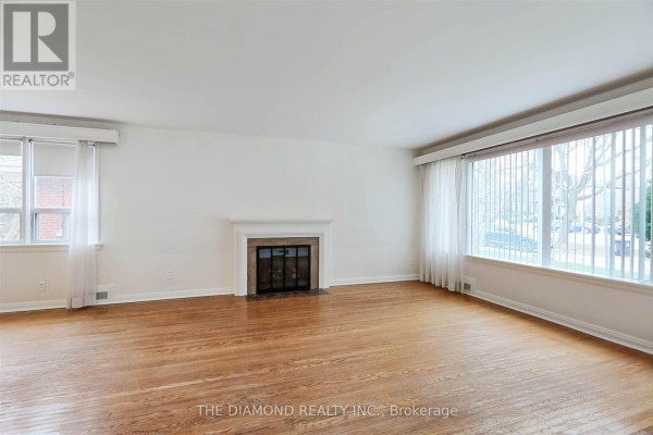 Den - 4670 Dundas Street W, Toronto, ON M9A1A6 Photo 4