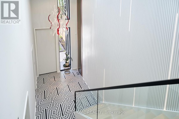 Bathroom - 4675 Dundas Street W, Toronto, ON M9A1A4 Photo 5