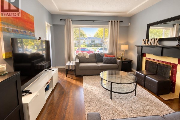 4676 Commercial Street, Vancouver, BC V5N4G6 Photo 2