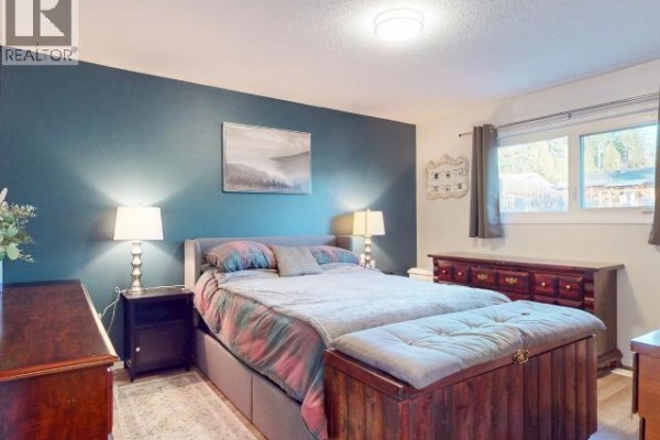Kitchen - 4678 Ontario Ave, Powell River, BC V8A5L6 Photo 5