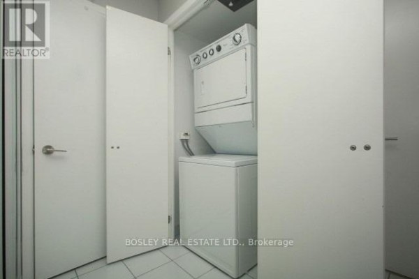 Kitchen - 468 - 209 Fort York Boulevard, Toronto, ON M5V4A1 Photo 3