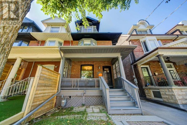 Kitchen - 468 Markham Street, Toronto, ON M6G2L3 Photo 2