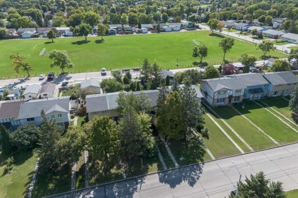 Primary Bedroom - 468 Meadowood Drive, Winnipeg, MB R2M4M1 Photo 3