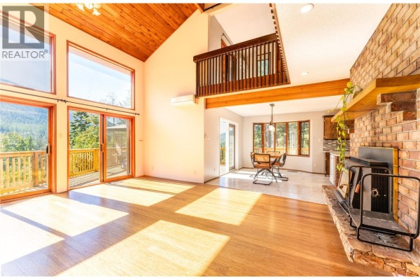 Family room - 4681 Goat River  N Road, Arrow Creek, BC V0B1G9 Photo 4