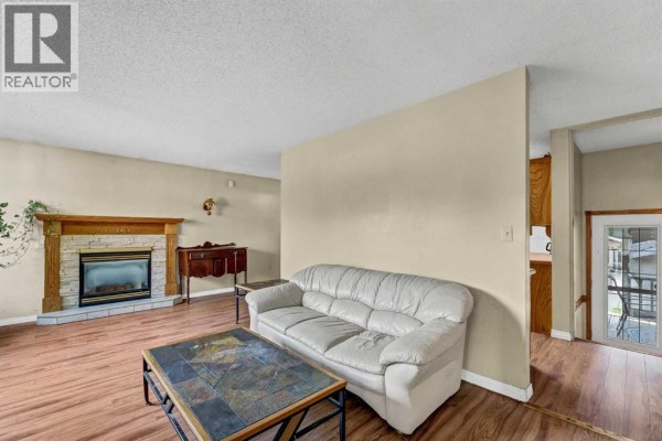 Kitchen - 469 19 Street Ne, Medicine Hat, AB T1C1G2 Photo 4