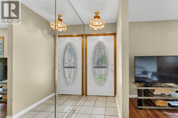 Bedroom - 469 19 Street Ne, Medicine Hat, AB T1C1G2 Photo 5