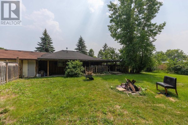 Living room - 469 Absalom Road, Loyalist, ON K0H1G0 Photo 2