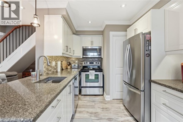 Kitchen - 469 Claridge Road Unit# 6, Burlington, ON L7N2S1 Photo 5