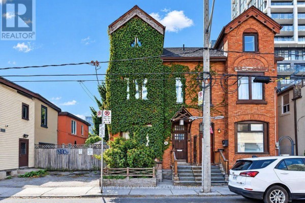 Bedroom 3 - 469 Richmond Street E, Toronto, ON M5A1R1 Photo 2