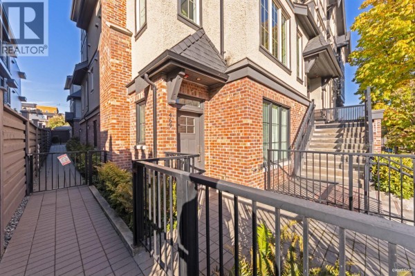 469 W 63 Avenue, Vancouver, BC V5X2J3 Photo 2