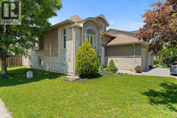 Family room - 4697 Helsinki Crescent, Windsor, ON N9G3G2 Photo 2