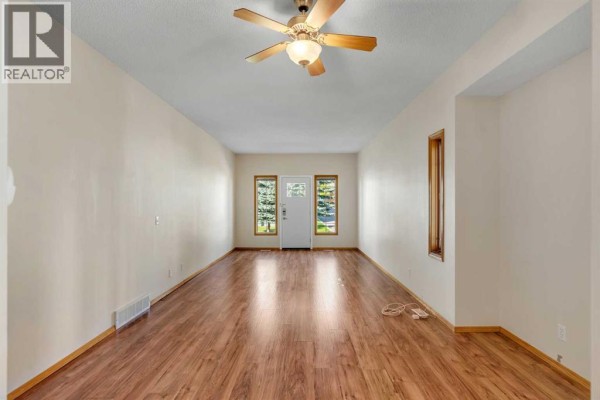 Living room - 47, 72 Millside Drive Sw, Calgary, AB T2Y3G8 Photo 3