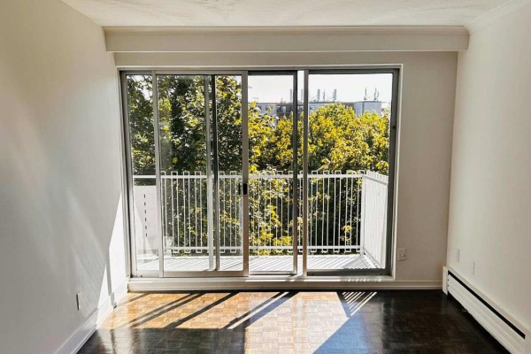 Living room - #47 - 4 Superior Avenue, Toronto, ON M8V2M1 Photo 2