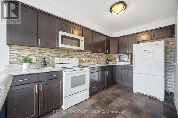 Kitchen - 47 - 43 Vodden Court, Brampton, ON L6V2V7 Photo 3