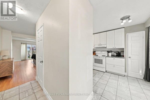 Kitchen - 47 - 55 Kerman Avenue, Grimsby, ON L3M5G2 Photo 3