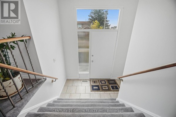 47 Ashford Court, Brampton, ON, photo 2