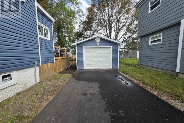 Living room - 47 Blowers Street, North Sydney, NS B2A2Y6 Photo 2