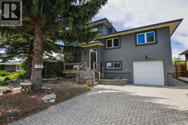 4pc Bathroom - 47 Cambridge Road Nw, Calgary, AB T2K1R1 Photo 2