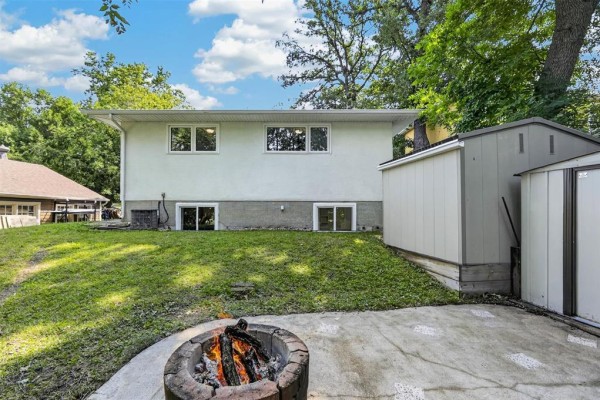 Living room - 47 Campeau Street, Winnipeg, MB R3V1K6 Photo 3