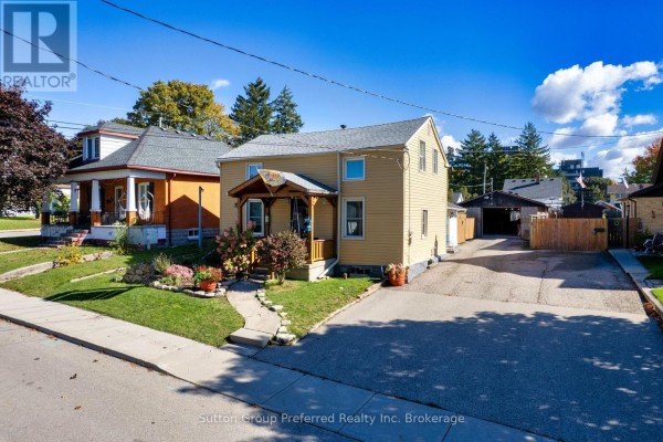Residential for sale at 47 Centre Street, Woodstock, ON - MLS® M1S4Fq