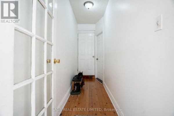 Kitchen - 47 Jones Avenue, Toronto, ON M4M2Z7 Photo 3