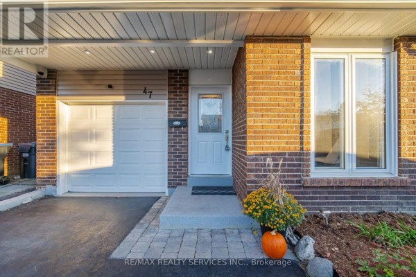 Family room - 47 Lindridge Avenue, Brampton, ON L6S3W8 Photo 3