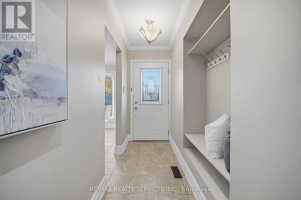 Living room - 47 Lindridge Avenue, Brampton, ON L6S3W8 Photo 4