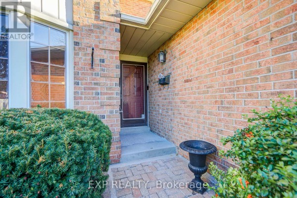 Kitchen - 47 Longsword Drive, Toronto, ON M1V2Z9 Photo 4