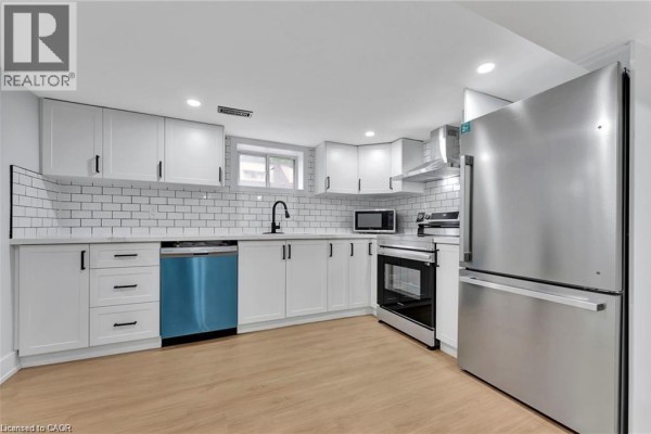 4pc Bathroom - 47 Macdonald Avenue Unit# Basement, Hamilton, ON L8P4N8 Photo 5
