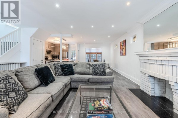 Family room - 47 Maxwell Avenue, Toronto, ON M5P2B4 Photo 3