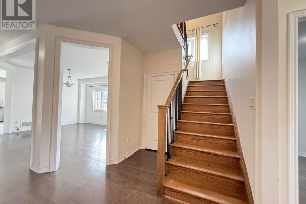 Family room - 47 Mynden Way, Newmarket, ON L3X3A8 Photo 4