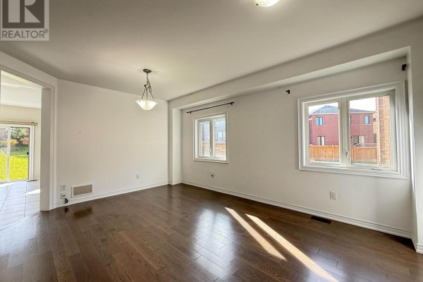Primary Bedroom - 47 Mynden Way, Newmarket, ON L3X3A8 Photo 5