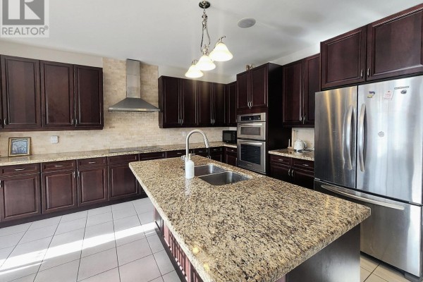 Dining room - 47 Sir Modesto Court, Vaughan, ON L6A4G2 Photo 5