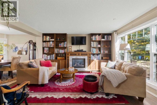 Living room - 47 Somerside Common Sw, Calgary, AB T2Y3M9 Photo 4