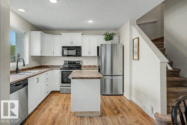 Kitchen - 47 Summerfield Wd, Sherwood Park, AB T8H2P5 Photo 3