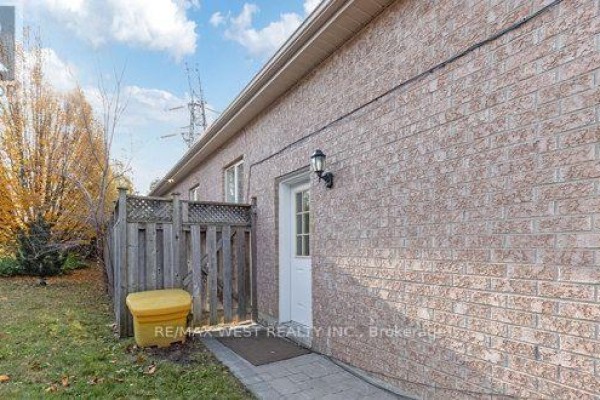 Dining room - 47 Timber Lane, Vaughan, ON L4L3J6 Photo 2