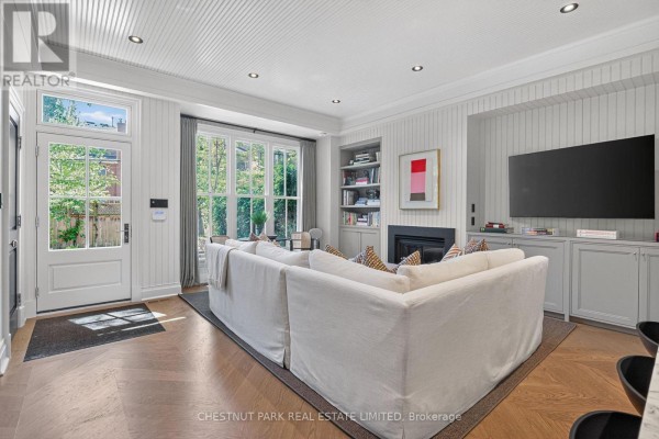Foyer - 47 Walker Avenue, Toronto, ON M4V1G3 Photo 3