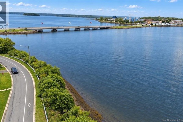 470 Riverside Drive, Bathurst, NB, photo 3