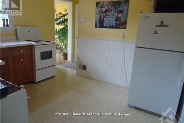 Kitchen - 470 Wentworth Avenue, Ottawa, ON K2B5K1 Photo 3