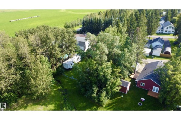 4704 50a St, Rural Lac Ste  Anne County, AB, photo 2