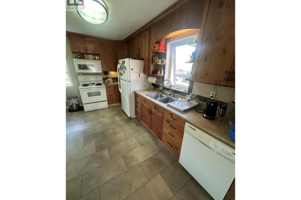 4704 Nicholson Road, Chetwynd, BC, photo 2