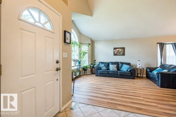 Family room - 4705 43 St, Beaumont, AB T4X1H2 Photo 4