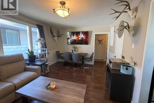 Kitchen - 4705 49 Street, Lloydminster, SK S9V0L9 Photo 3