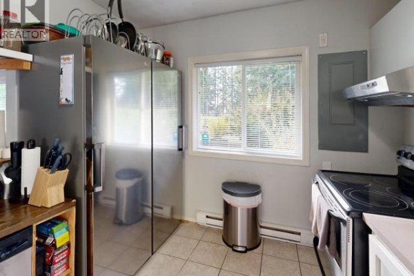 Dining room - 4706 Bowness Ave, Powell River, BC V8A3S3 Photo 3