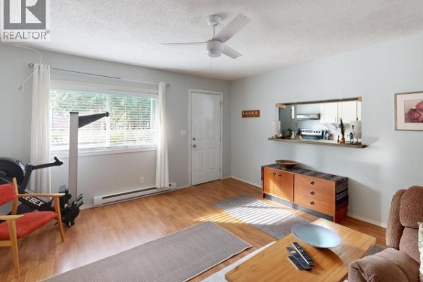 Primary Bedroom - 4706 Bowness Ave, Powell River, BC V8A3S3 Photo 5
