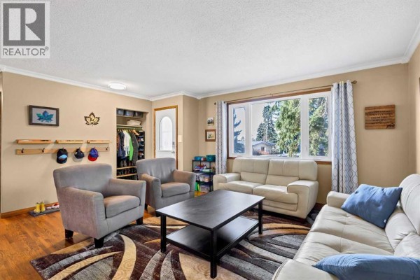 Living room - 4708 Nordegg Crescent Nw, Calgary, AB T2K2M5 Photo 3