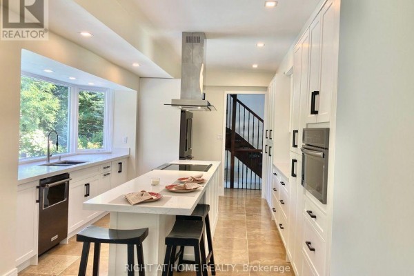 Mud room - 471 Country Club Crescent, Mississauga, ON L5J2P9 Photo 3
