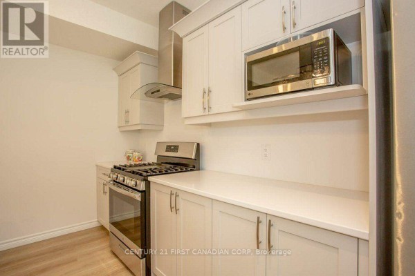Kitchen - 471 George Street, Central Elgin, ON N5L0B1 Photo 3