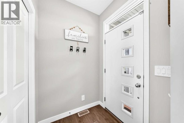 Kitchen - 471 Livingston Way Ne, Calgary, AB T3P1Y5 Photo 2